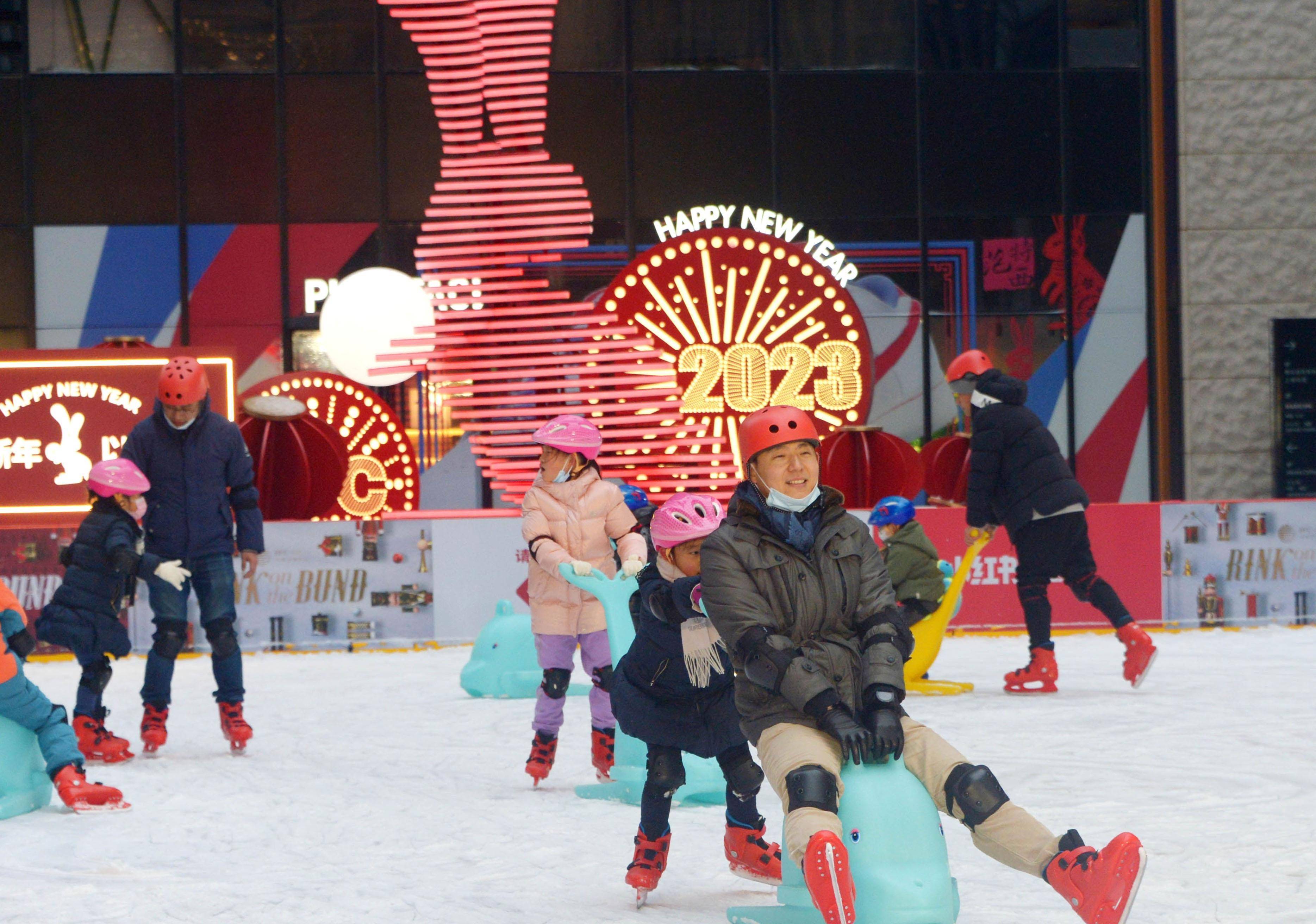 乐米体育苹果版下载安装:冰雪运动渗透众多生活场景，申城市民体验冰雪过大年