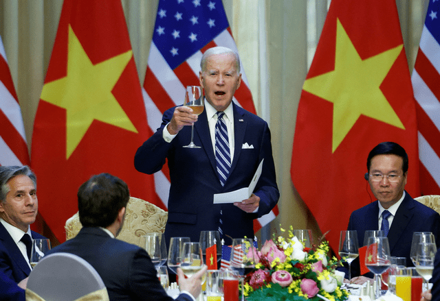 梨手机:拜登在越南说错了话，回国就被“弹劾”，美国总统恐马上换人？